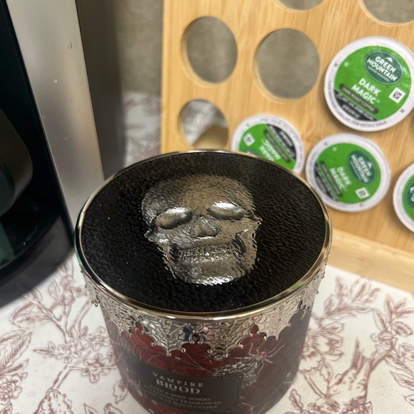 Bath and Body Works Vampire Blood 2024 3 Wick Candle With Skull lid - Picture 2 of 2